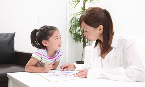 Đây là cách bố mẹ Nhật giúp con luôn hứng thú và tự giác học bài